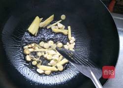 青椒炒大肠的做法图解3