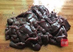 猪肝炒芹菜的做法图解1