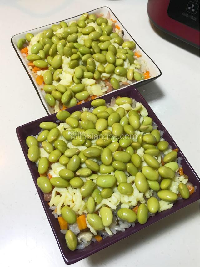 再撒上毛豆