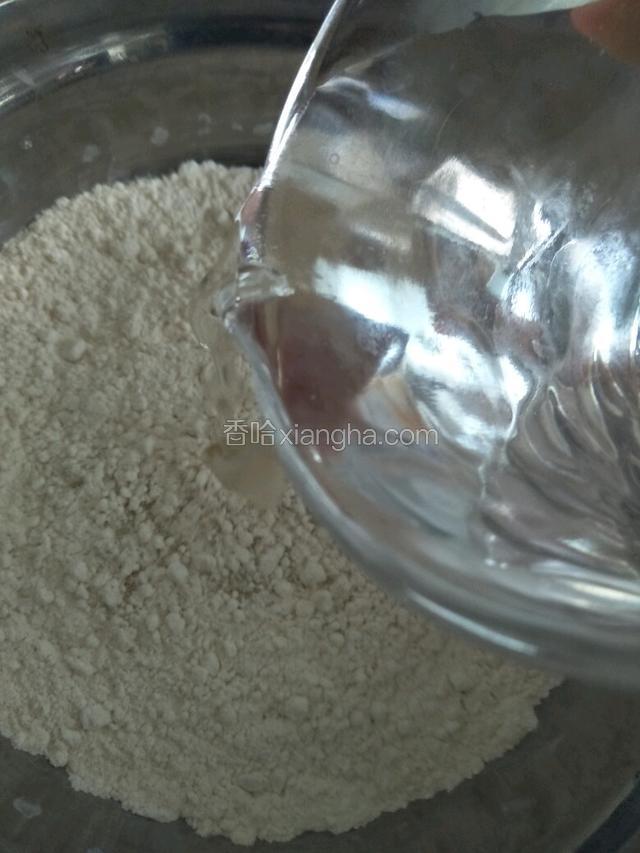 面粉中加酵母温水