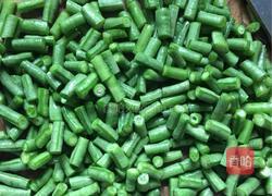 豇豆焖米饭的做法图解1