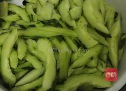 青瓜炒鸡蛋的做法图解1