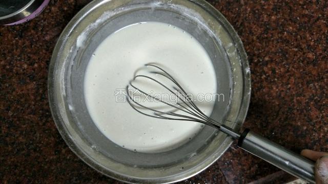 除了黄油把所有材料混合在一起搅拌均匀