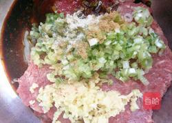 牛肉萝卜馅彩色蒸饺的做法图解3