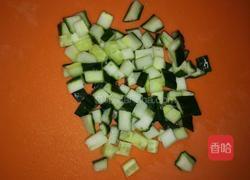 火腿胡萝卜什锦丁炒玉米的做法图解1