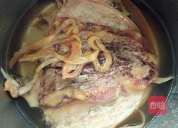 墨鱼排骨汤的做法图解1