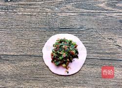 半月形饺子的包法的做法图解3