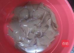 猪腰炒韭菜花的做法图解1