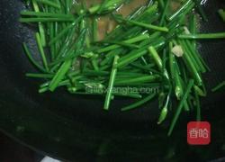 猪腰炒韭菜花的做法图解7