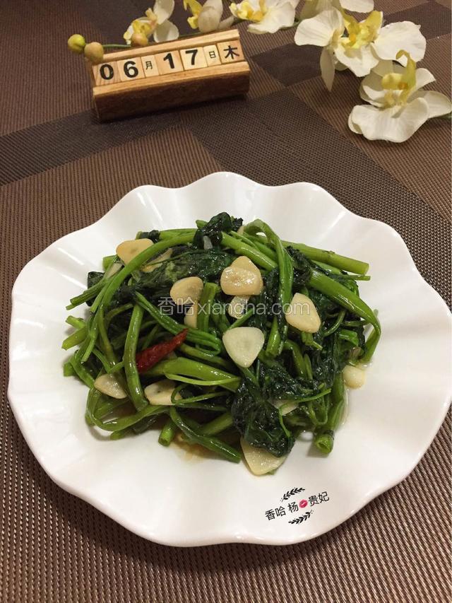 好吃又下饭的蒜香空心菜做好啦