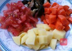 咖喱鸡丁烩饭的做法图解1