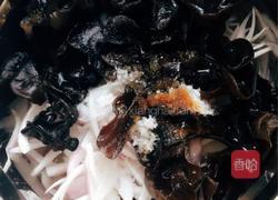 洋葱拌木耳的做法图解4