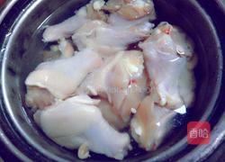 土豆鲍菇烧鸡翅根的做法图解1