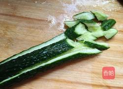 凉拌黄瓜松花蛋的做法图解2