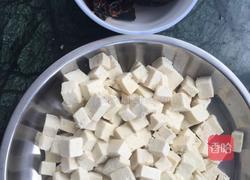 皮蛋豆腐的做法图解1