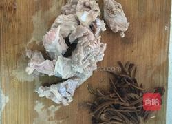 茶树菇排骨汤的做法图解1