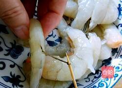 西芹百合炒虾球的做法图解3