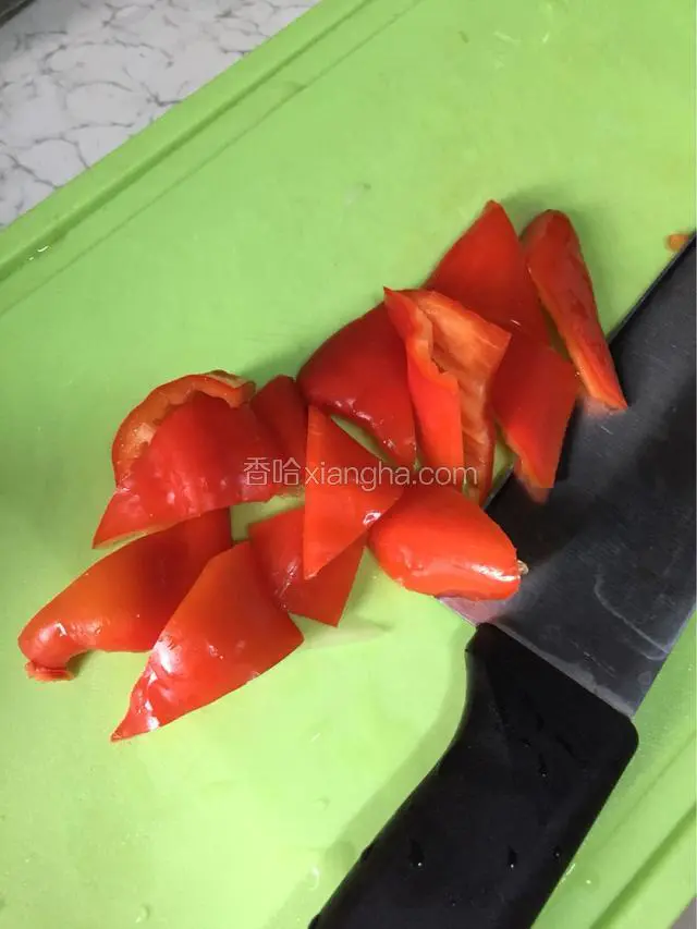 红椒切块