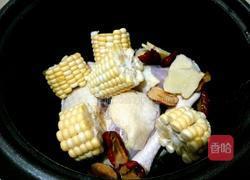 红枣玉米鸡汤的做法图解4