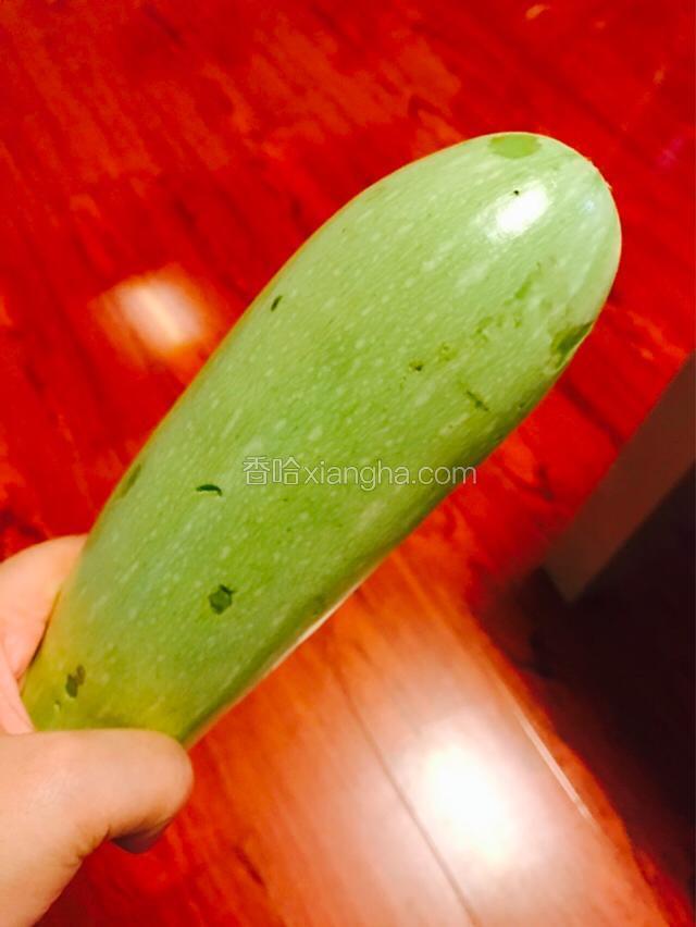 我们家乡叫这种瓜为番瓜，下次有时间我再来个番瓜炒肉！
希望大家喜欢，家常小菜。再炒的过程中如果嫌麻烦，可直接炒瓜，快熟后打入鸡蛋即可，只不过最后炒完后鸡蛋比较碎，但依然很好吃。