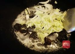 鸡汁木耳烩白菜的做法图解6