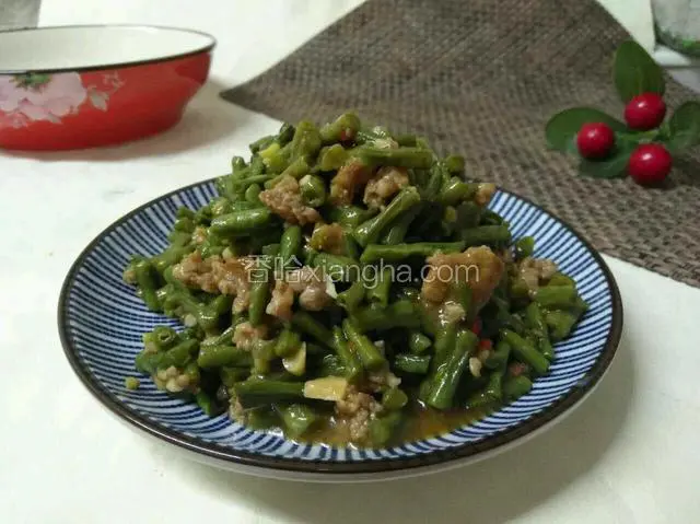 豇豆变软收汁装盘
