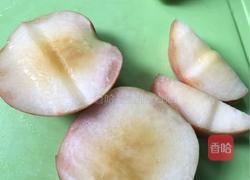 鲜榨桃汁的做法图解2