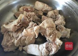 青菜排骨汤的做法图解1