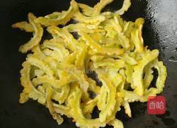 苦瓜酸菜汤的做法图解3