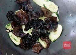 木耳炒青瓜的做法图解4