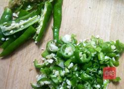 青椒焦香秋葵的做法图解2