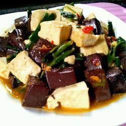 豆腐炒猪血的做法[图]