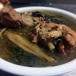 青口百合菜干大骨汤