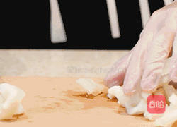 花 生 胡 萝 卜 鸡 脚 花 胶 汤 的做法图解1