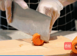 花 生 胡 萝 卜 鸡 脚 花 胶 汤 的做法图解3