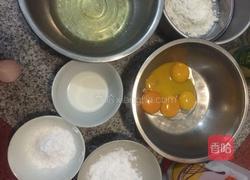 8寸戚风蛋糕!的做法图解2