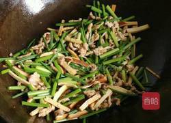 韭菜苔熏干儿炒肉丝的做法图解8