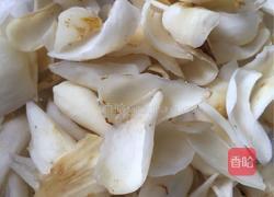 西芹炒百合的做法图解2