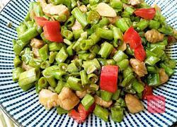 肉丁豆角的做法图解1
