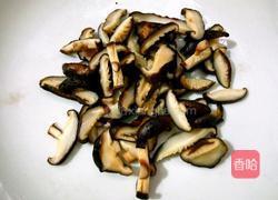 豆腐烧香菇的做法图解1