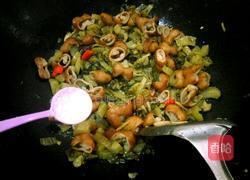 酸菜炒肥肠的做法图解8