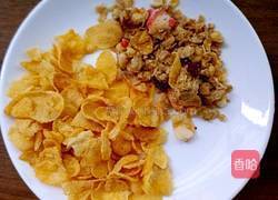 牛奶谷粒玉米片的做法图解2