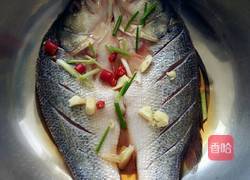 清蒸剁椒鲈鱼的做法图解2