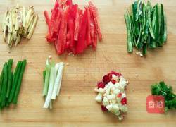 清蒸剁椒鲈鱼的做法图解3