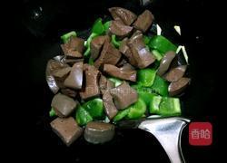 圆椒炒鸭血的做法图解5