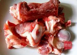 鲜土茯苓猪骨汤的做法图解1