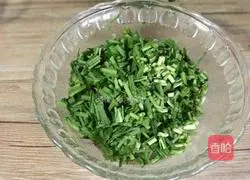 Illustration of how to make chive egg pancake 2