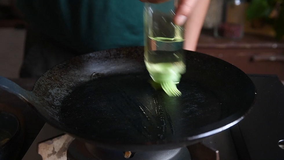 煎锅薄薄刷一层色拉油