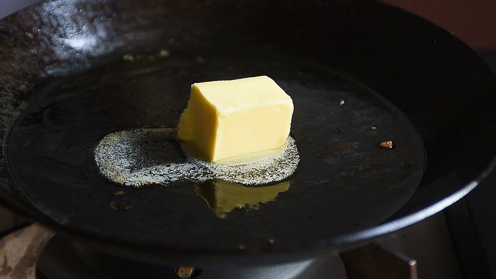 原锅化开黄油