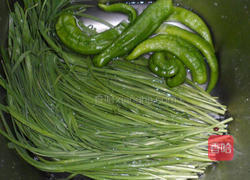 青椒炒韭菜的做法图解1